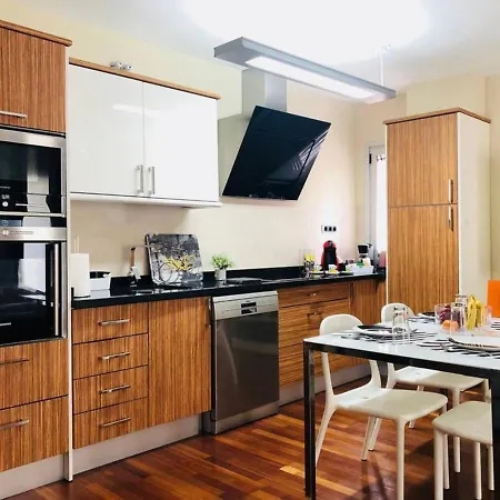 Holiday home City View Retreat: Garden Oasis *