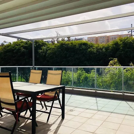 City View Retreat: Garden Oasis *