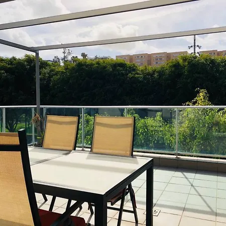 City View Retreat: Garden Oasis